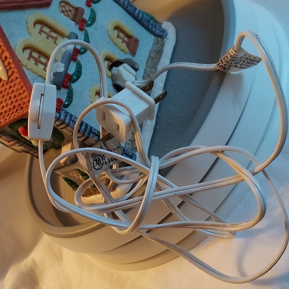 Christmas Lighted Toy Factory, Ceramic Holiday Expressions Collins(DL) - Picture 5 of 11